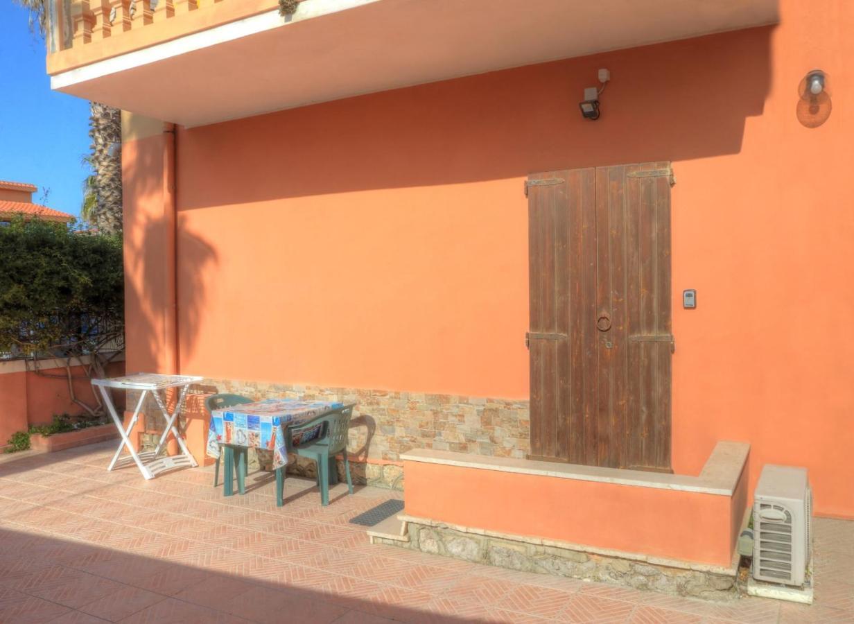 ### Appartamenti Sulla Spiaggia Al Poetto ### 卡利亚里 外观 照片