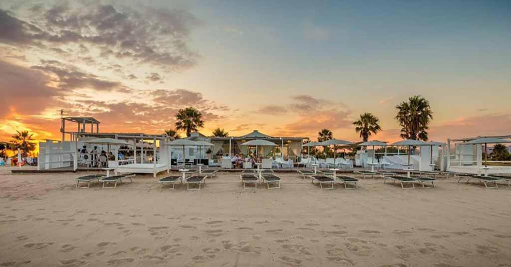 ### Appartamenti Sulla Spiaggia Al Poetto ### 卡利亚里 外观 照片